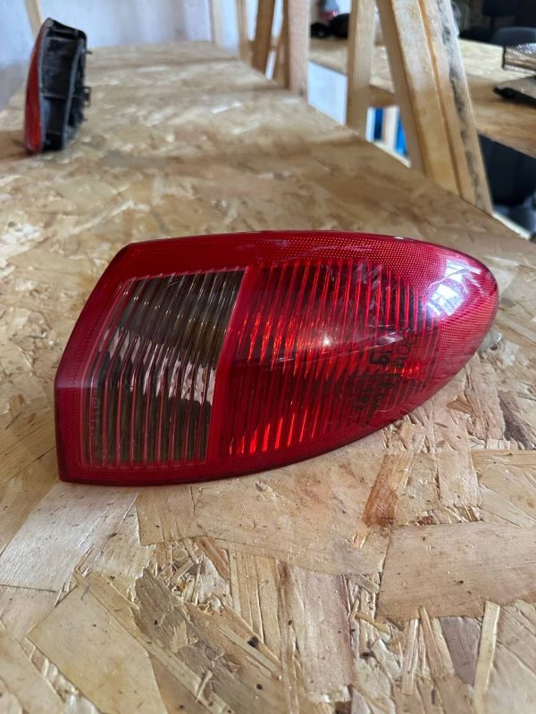 Фонарь стоп ліхтар задній правий Alfa Romeo 147
