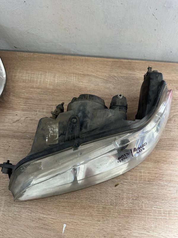 Фара передня ліва на Peugeot 306 