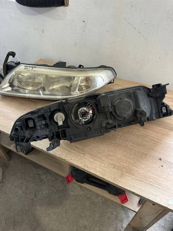 Фара передня права Renault Laguna 2 01-07р фари Рено лагуна 2 8200002845 8200002847