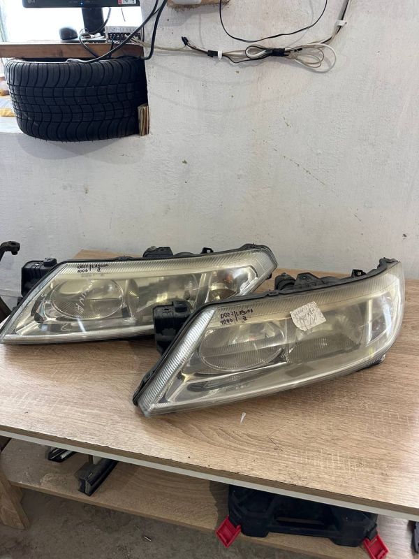 Фара передня права Renault Laguna 2 01-07р фари Рено лагуна 2 8200002845 8200002847