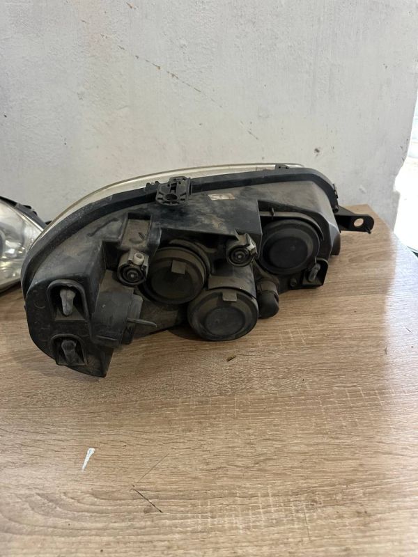 Фари передні ліва права Fiat Punto 2 Фіат Пунто 2 Уцінка Є Поламане кріплення