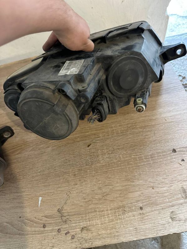 Фара передня ліва права Volkswagen Passat B6 пасат б6 3C0941005S