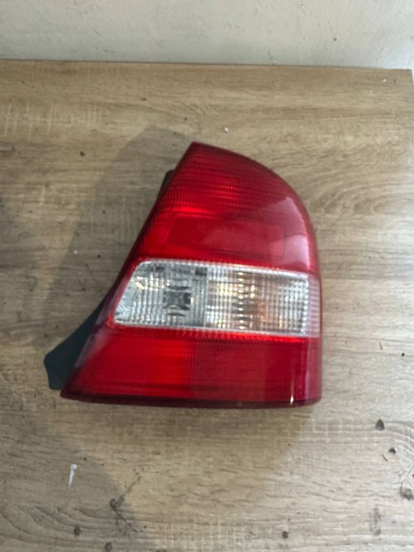 Ліхтар задній правий MAZDA 323 Седан