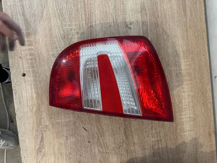 Cтоп ліхтар фонарь правий Fabia l Skoda