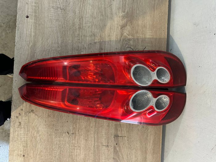 Стоп задній лівий правий фонарь ліхтар Ford Fiesta Форд Фієста