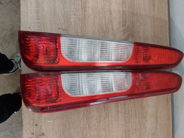 Ліхтар стоп фонарь задній правий Ford Focus C-Max