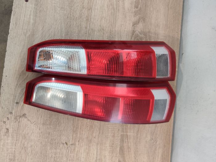 Ліхтар стоп правий Opel Meriva A фонарь фара опель меріва а