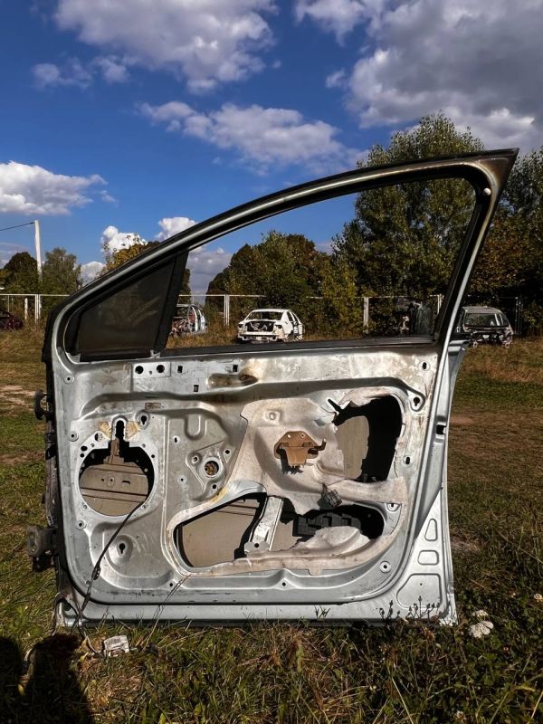 Двері дверка передня права Сітроен С4 Citroen c4 хетчбек Є Пошкодження
