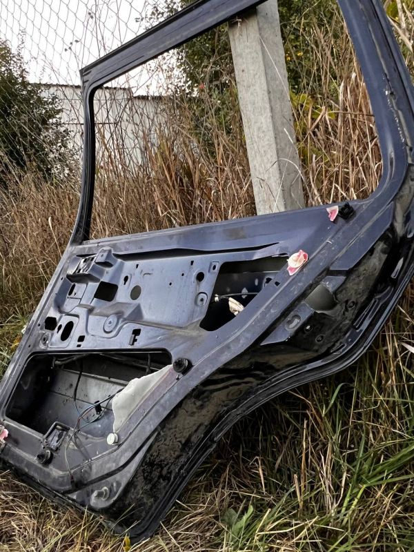 Дверка задня права Двері задні праві Гольф 3 Volkswagen Golf Mk3 