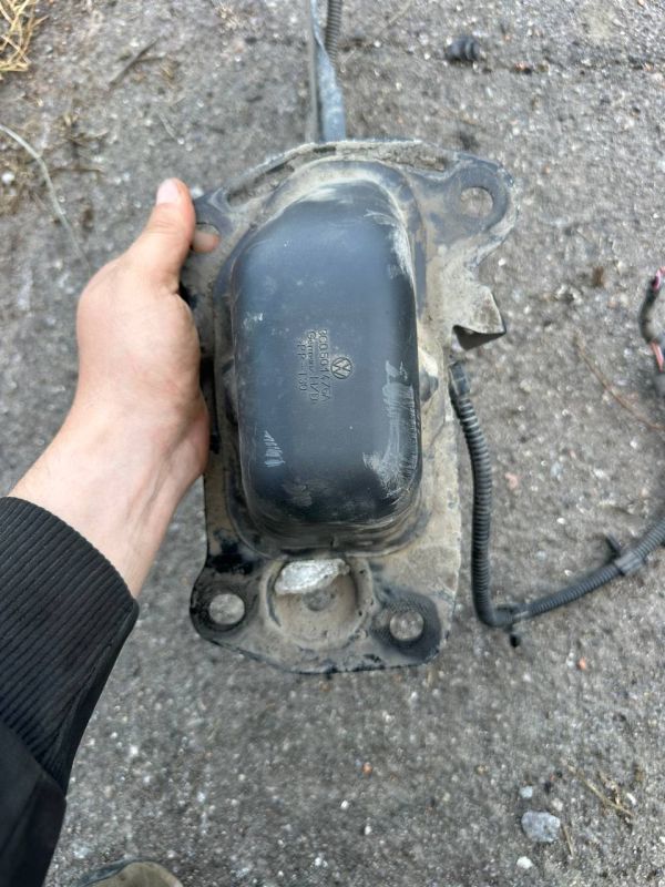 Важіль Volkswagen Passat b6 ричаг задній правий 3C0505223D 3C0505224D