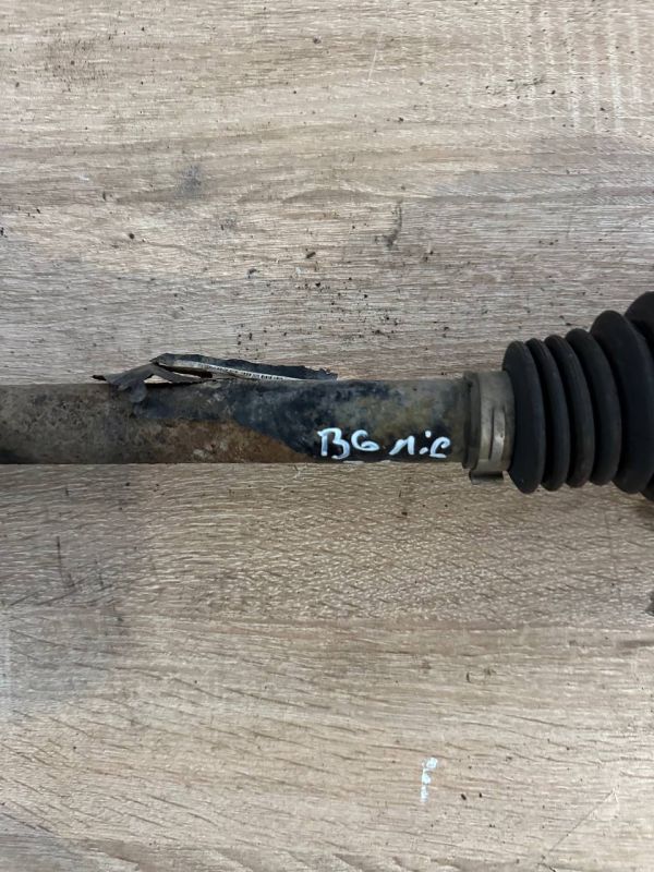 Піввісь Volkswagen Passat b6 2,0 полуось ліва привод 1Q0407271A 1Q0407271