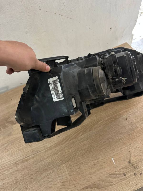 Фара передня права Рено меган RENAULT MEGANE 2 2006-2009 Уцінка Дефект