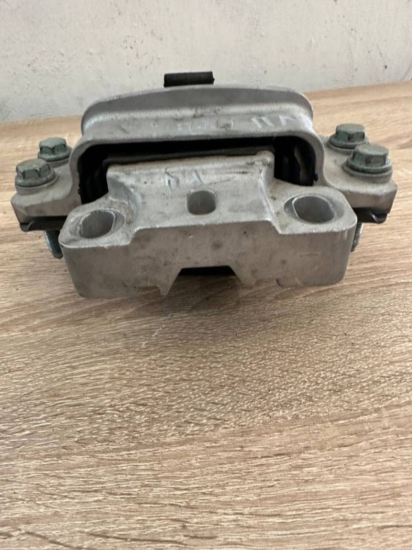Подушка коробки передач Volkswagen Passat b6