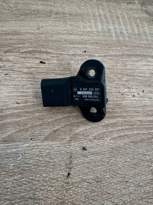 Датчик тиску повітря 0261230031 06B906051 Audi Seat Skoda Volkswagen
