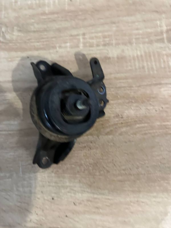 Кронштейн (подушка) двигуна 21810-2T000 Хюндай Соната Hyundai Sonata 6 VI YF 2.0 16V G4KH