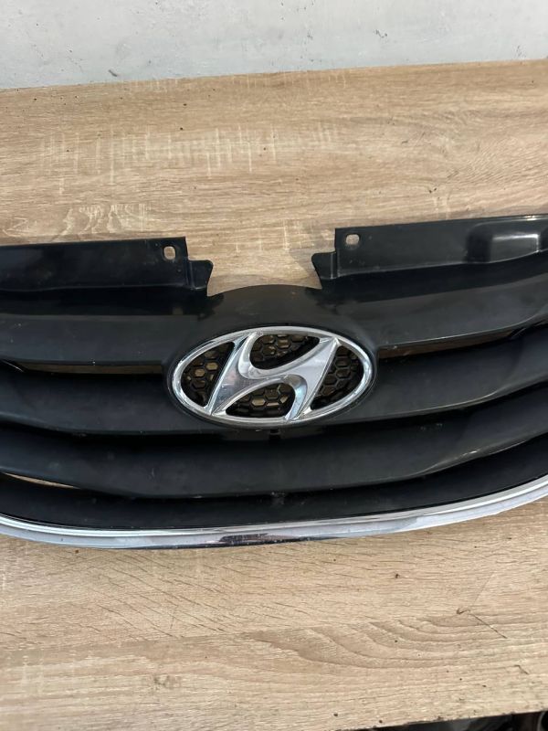 Решітка радіатора Хюндай Соната Hyundai Sonata 6 VI YF 2.0 16V G4KH
