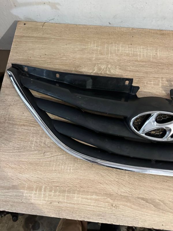 Решітка радіатора Хюндай Соната Hyundai Sonata 6 VI YF 2.0 16V G4KH