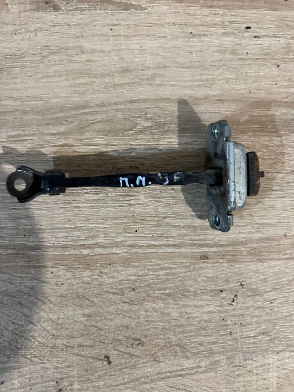 Обмежувач дверей передній правий Хюндай Соната Hyundai Sonata 6 VI YF 2.0 16V G4KH