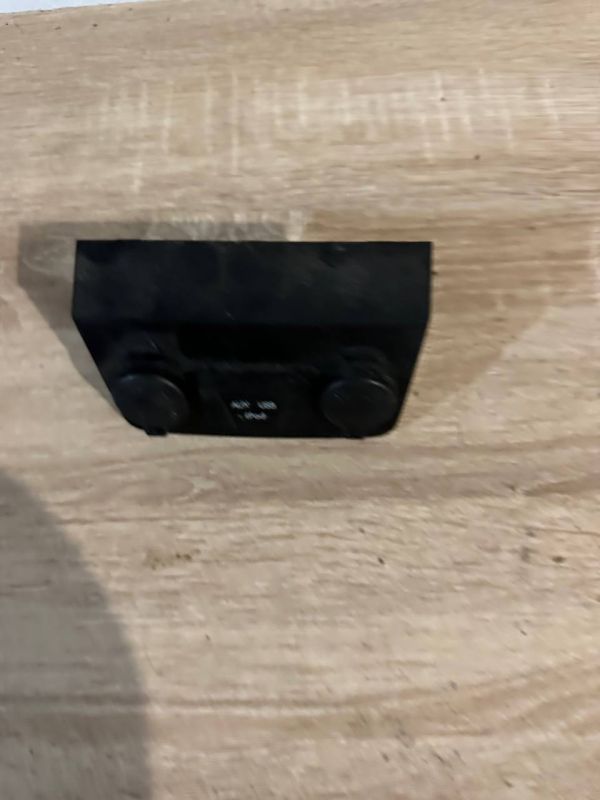 Блок роз'ємів USB та AUX 96120-3S100 Хюндай Соната Hyundai Sonata 6 VI YF 2.0 16V G4KH
