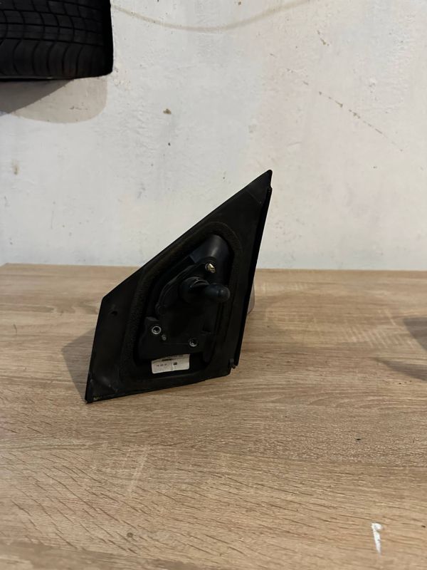 Бокове дзеркало заднього виду праве Тойота Яріс Toyota Yaris MK1
